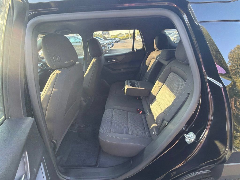 Used 2026 Chevrolet Equinox LT w/ Safety and Technology Package FWD image 10