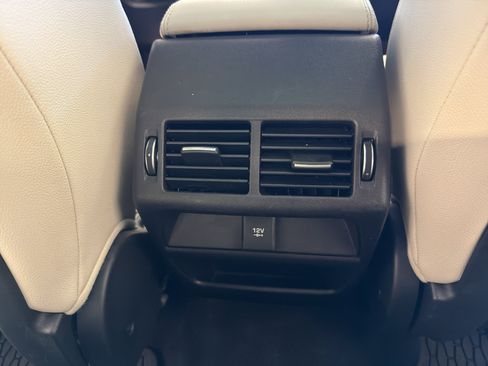 Used 2019 Jaguar E-PACE R-Dynamic S image 28