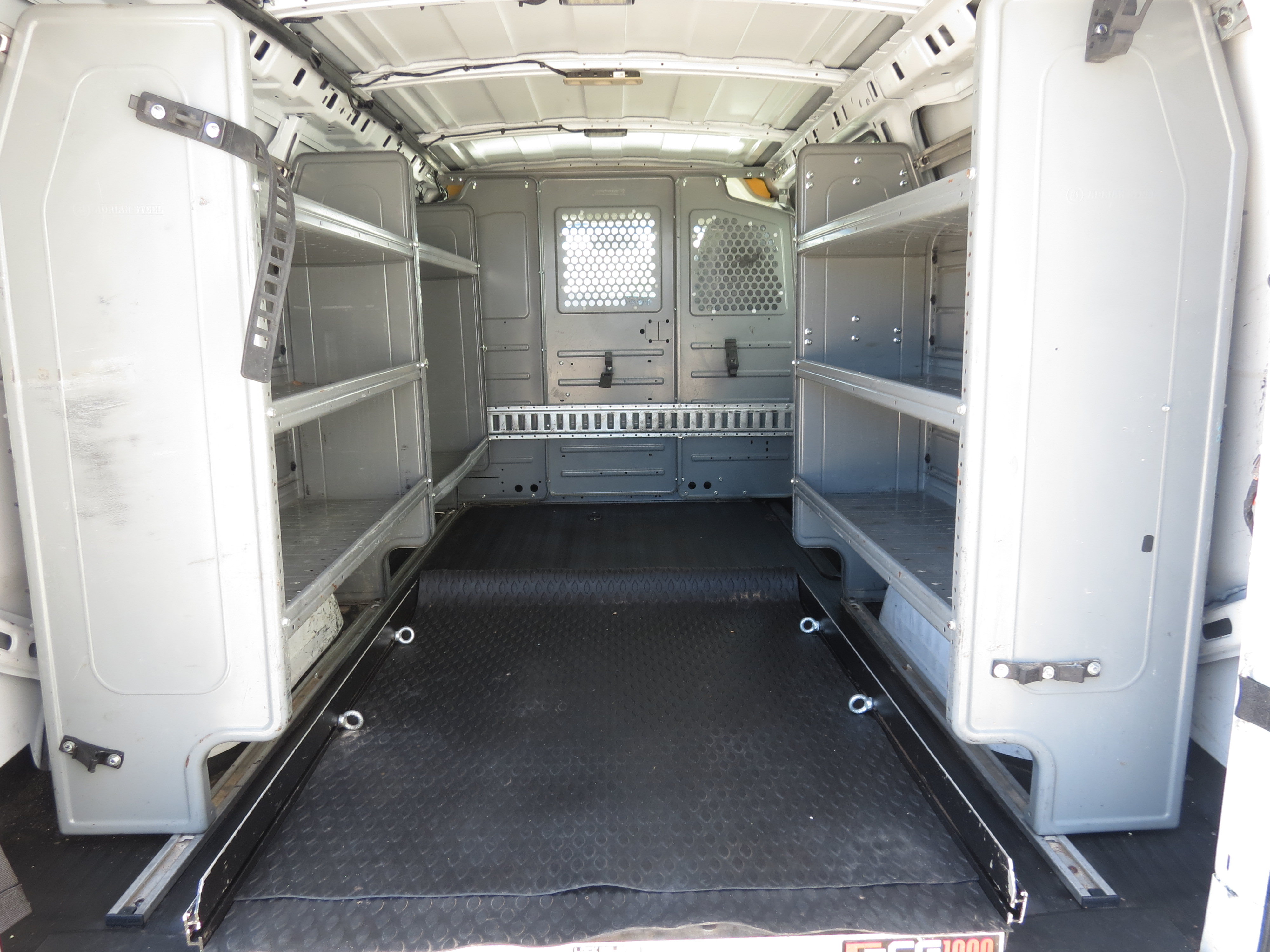 Used 2015 Chevrolet Express 2500 RWD image 30
