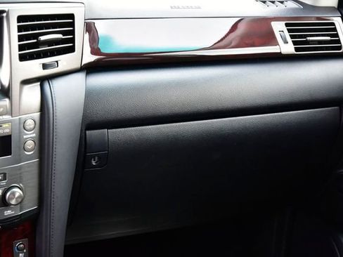 Used 2011 Lexus LX 570 4WD image 25