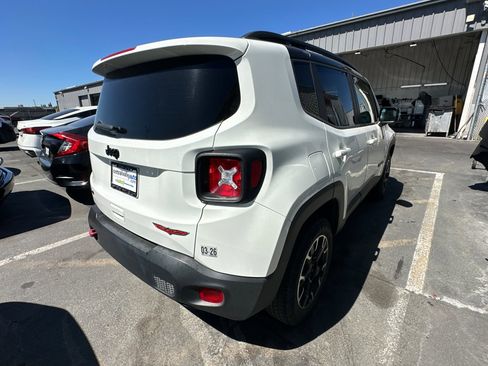 Used 2023 Jeep Renegade Trailhawk AWD/4WD image 5