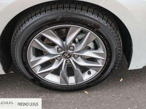 Used 2022 Toyota Avalon XLE image 9