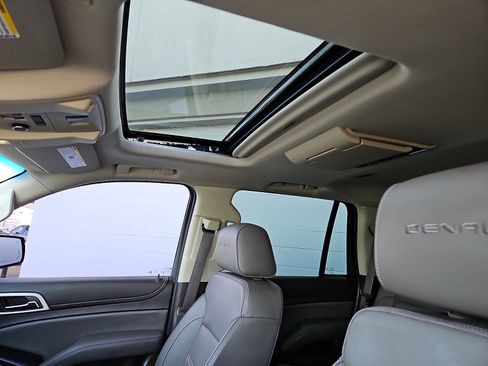 Used 2018 GMC Yukon Denali w/ Denali Ultimate Package image 9