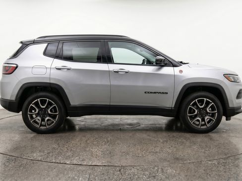 Used 2025 Jeep Compass Trailhawk AWD/4WD image 11