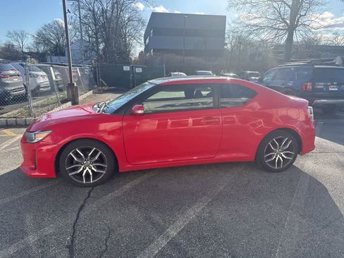Used 2014 Scion tC image 2