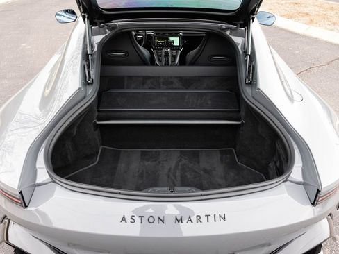 Used 2025 Aston Martin V8 Vantage Coupe image 43