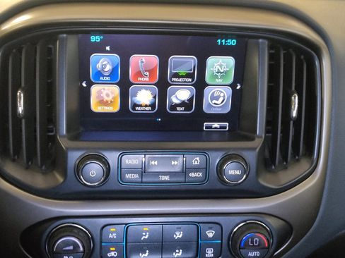 Used 2018 Chevrolet Colorado Z71 RWD image 25