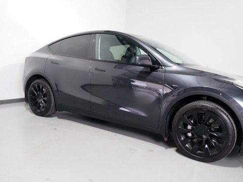 Used 2025 Tesla Model Y Long Range RWD image 47