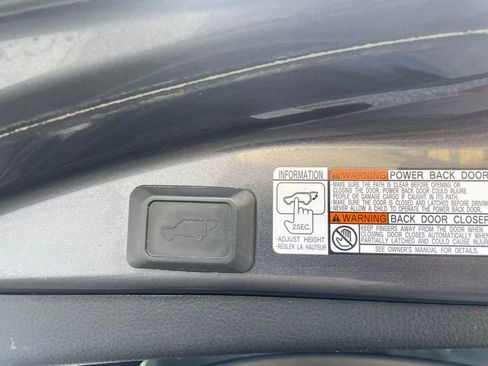 Used 2018 Toyota RAV4 SE w/ Power Extra Value Package AWD/4WD image 9