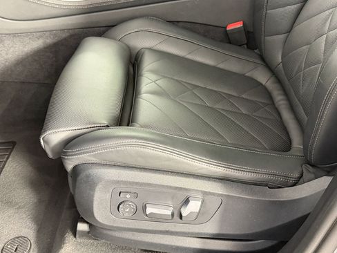 Used 2025 BMW X5 xDrive50e w/ Premium Package image 13