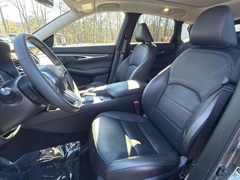 Certified 2025 INFINITI QX50 Luxe image 10