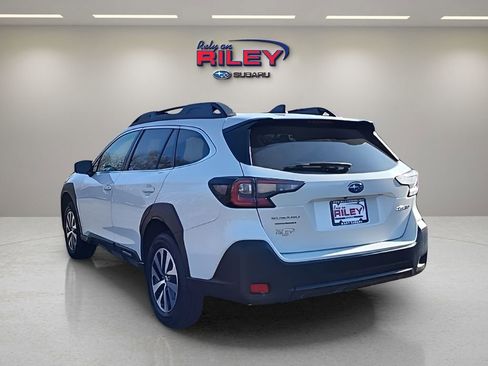Used 2023 Subaru Outback Premium image 5
