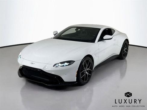 Used 2022 Aston Martin V8 Vantage Coupe image 4