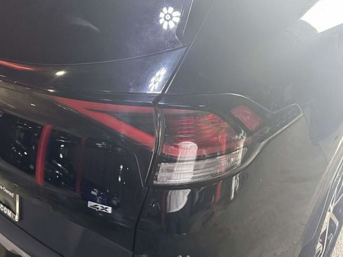 Used 2023 Kia Sportage EX AWD/4WD image 7