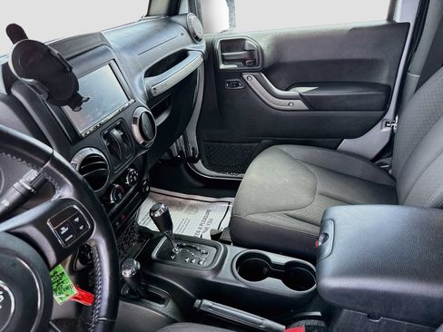 Used 2018 Jeep Wrangler Sport AWD/4WD image 25