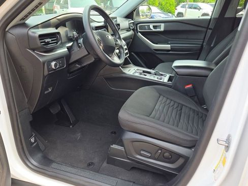 Used 2021 Ford Explorer XLT image 28