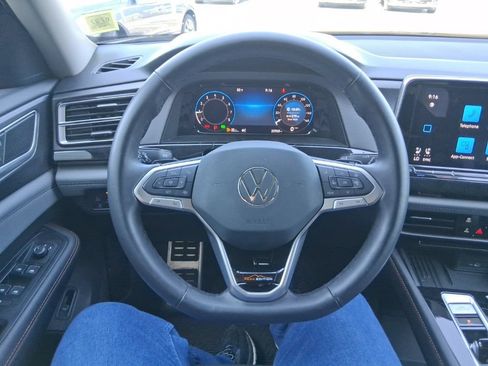 Used 2025 Volkswagen Atlas Peak Edition SE AWD/4WD image 16