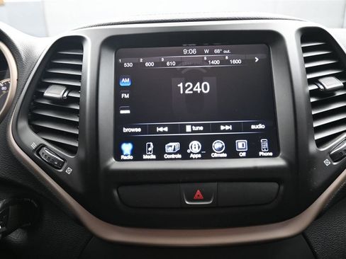 Used 2017 Jeep Cherokee Latitude w/ Cold Weather Group FWD image 14