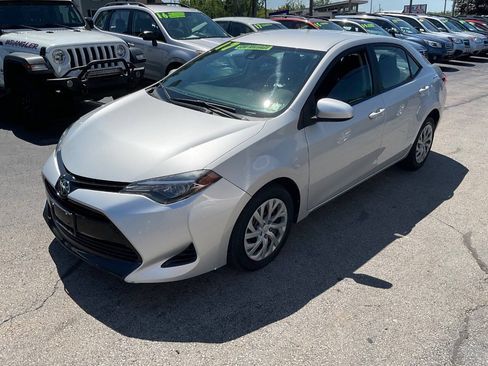 Used 2017 Toyota Corolla LE FWD image 5