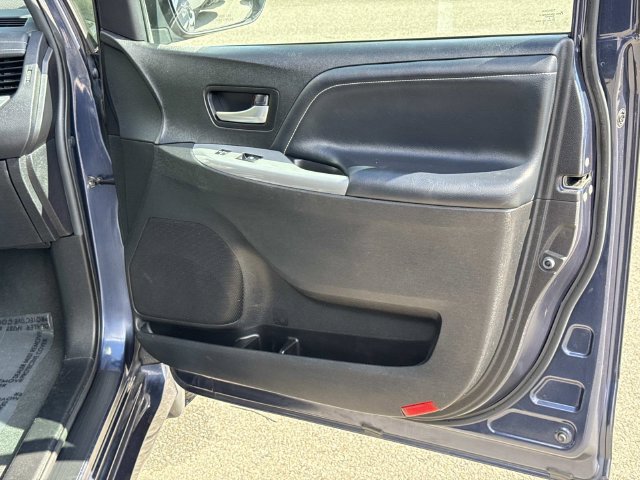 Used 2019 Toyota Sienna SE AWD/4WD image 8