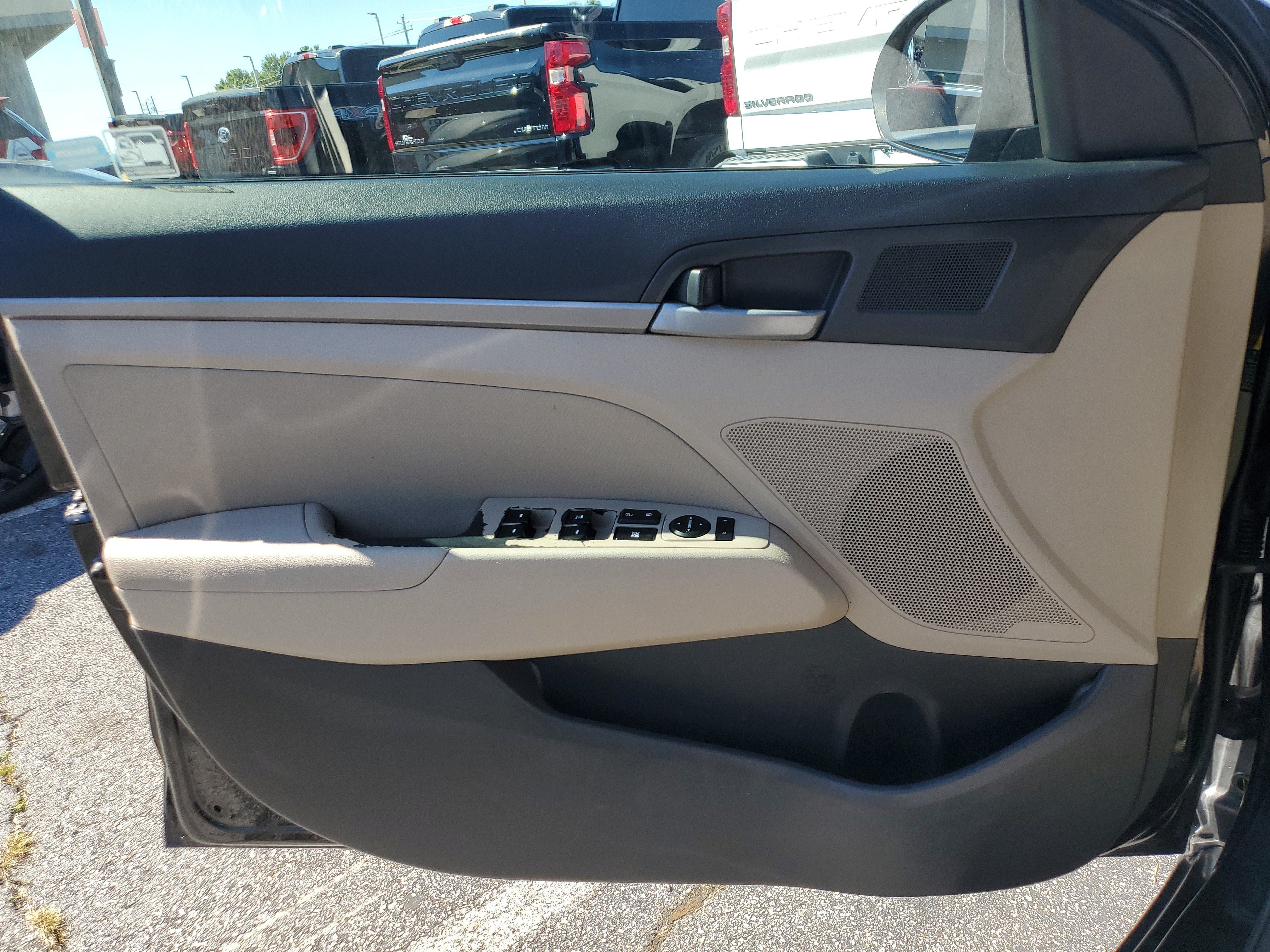 Used 2017 Hyundai Elantra SE FWD image 29