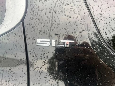 Used 2018 GMC Acadia SLT AWD/4WD image 9