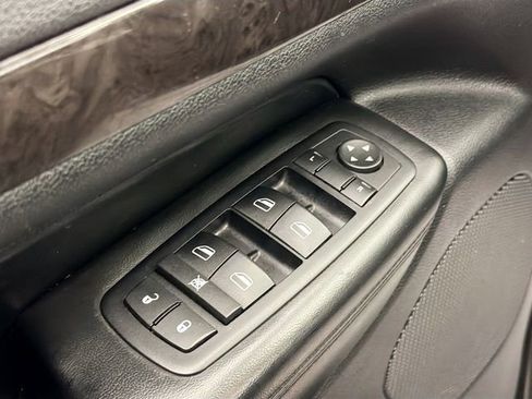 Used 2011 Jeep Grand Cherokee Laredo image 17