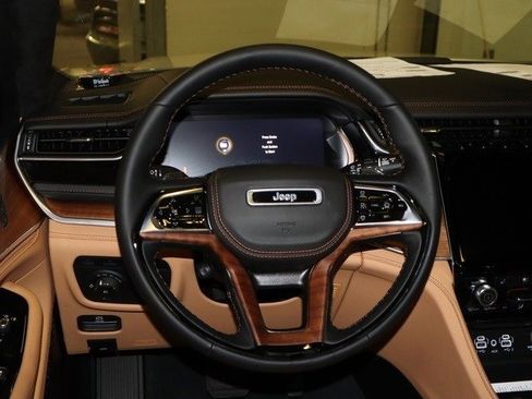 New 2022 Jeep Grand Cherokee Summit image 7