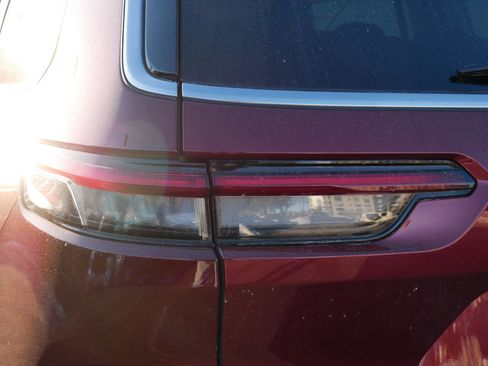 Used 2023 Jeep Grand Cherokee L Limited image 17