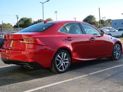 Used 2019 Lexus IS 300 image 12