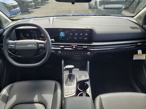New 2026 Kia Sportage EX w/ EX Panorama Roof Package FWD image 18