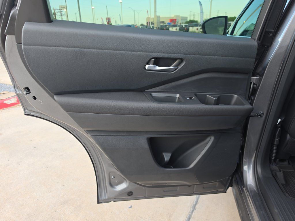 New 2026 Nissan Pathfinder SL FWD image 38