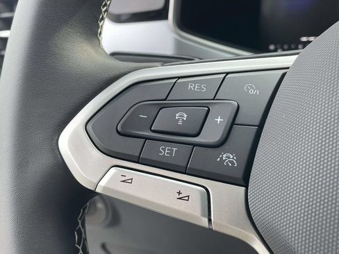 New 2026 Volkswagen Taos SE FWD image 25