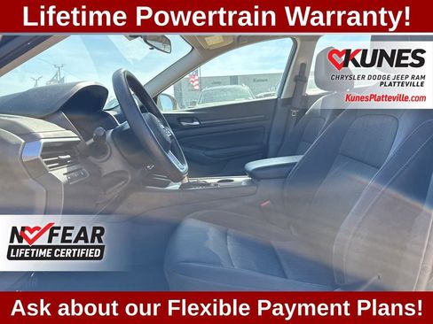 Used 2025 Nissan Altima 2.5 SV FWD image 13