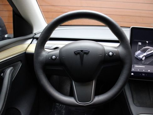 Used 2023 Tesla Model Y Long Range image 24