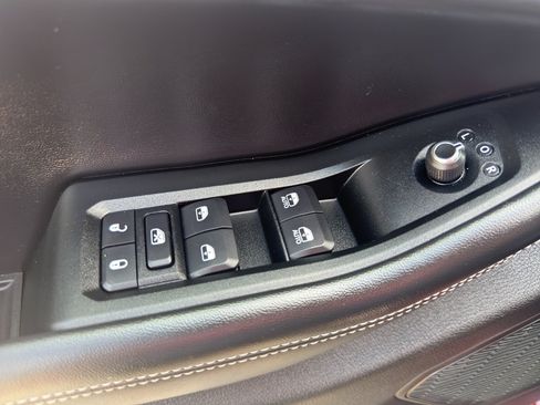 Used 2025 Jeep Grand Cherokee Limited AWD/4WD image 12