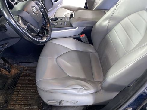 Used 2020 Toyota Highlander XLE AWD/4WD image 9