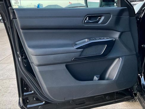 New 2026 Nissan Pathfinder S image 10