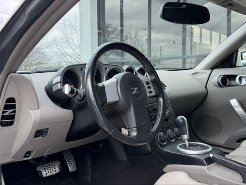 Used 2004 Nissan 350Z Touring image 2