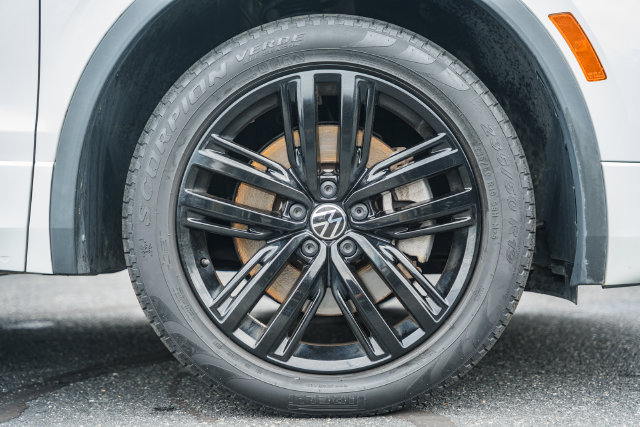 Used 2022 Volkswagen Tiguan SE R-Line AWD/4WD image 24