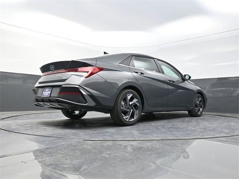 New 2026 Hyundai Elantra Limited image 38