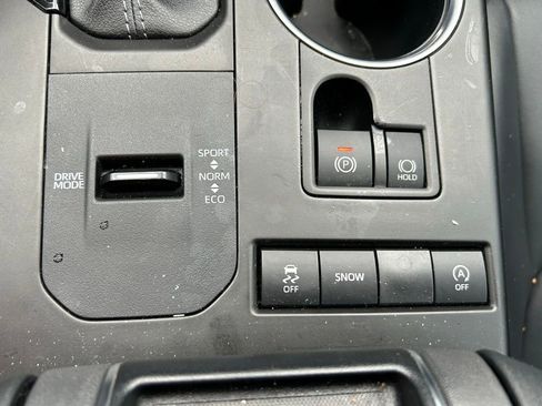 Used 2022 Toyota Highlander XLE image 28