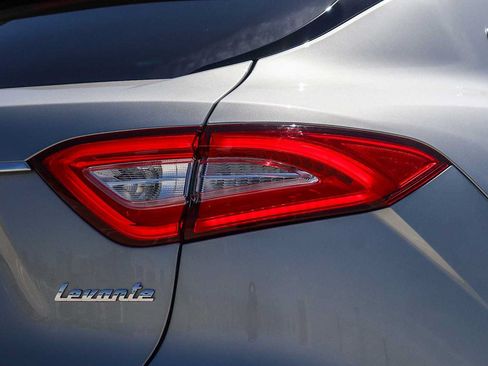 Used 2017 Maserati Levante S AWD/4WD image 10