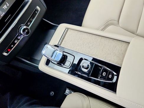 New 2026 Volvo XC90 B6 Plus w/ Protection Package Premier image 26