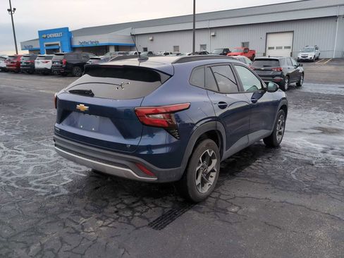 Used 2024 Chevrolet Trax LT w/ Driver Confidence Package image 3