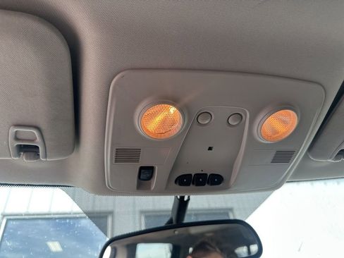 Used 2014 Chevrolet Traverse LT image 22