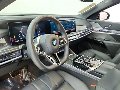 Used 2025 BMW 740i xDrive 740i xDrive w/ Executive Package image 19