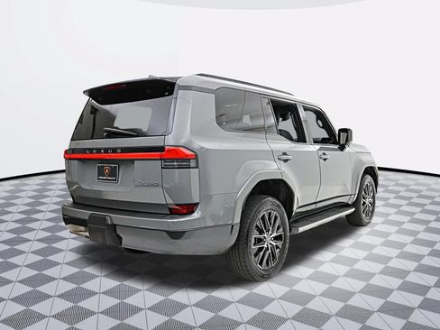 Used 2024 Lexus GX 550 w/ Accessory Package (Z1) AWD/4WD image 11