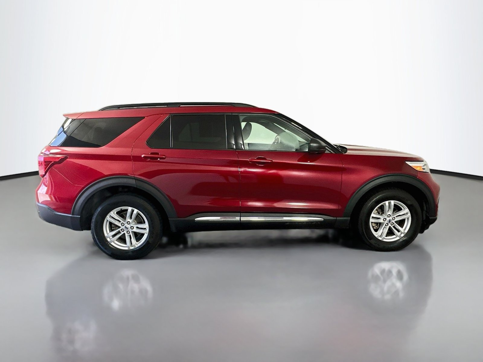 Used 2020 Ford Explorer XLT w/ Class III Trailer Tow Package AWD/4WD image 8