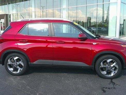 Certified 2024 Hyundai Venue SEL image 18